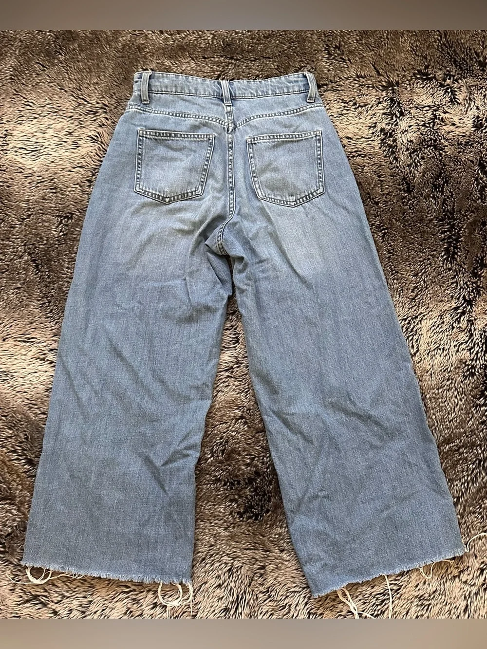 Uniqlo Light Blue Cropped Wide-Leg Raw Hem Ankle Pant Jeans